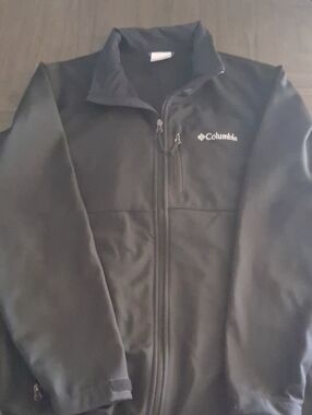 Columbia Men’s Black Performance Softshell Jacket